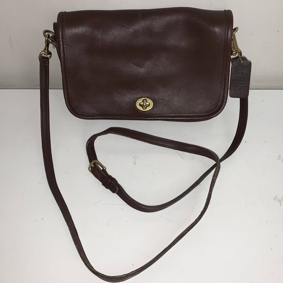 Vintage Coach 9755 Pocket Purse in Brown!